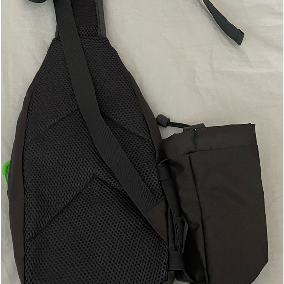 Sling bag new without tags - Picture 5 of 5